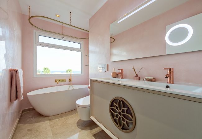 House in Maspalomas - Pool, jacuzzi, games and steps from the beach House in Maspalomas - Pool, jacuzzi, games and steps from the beach