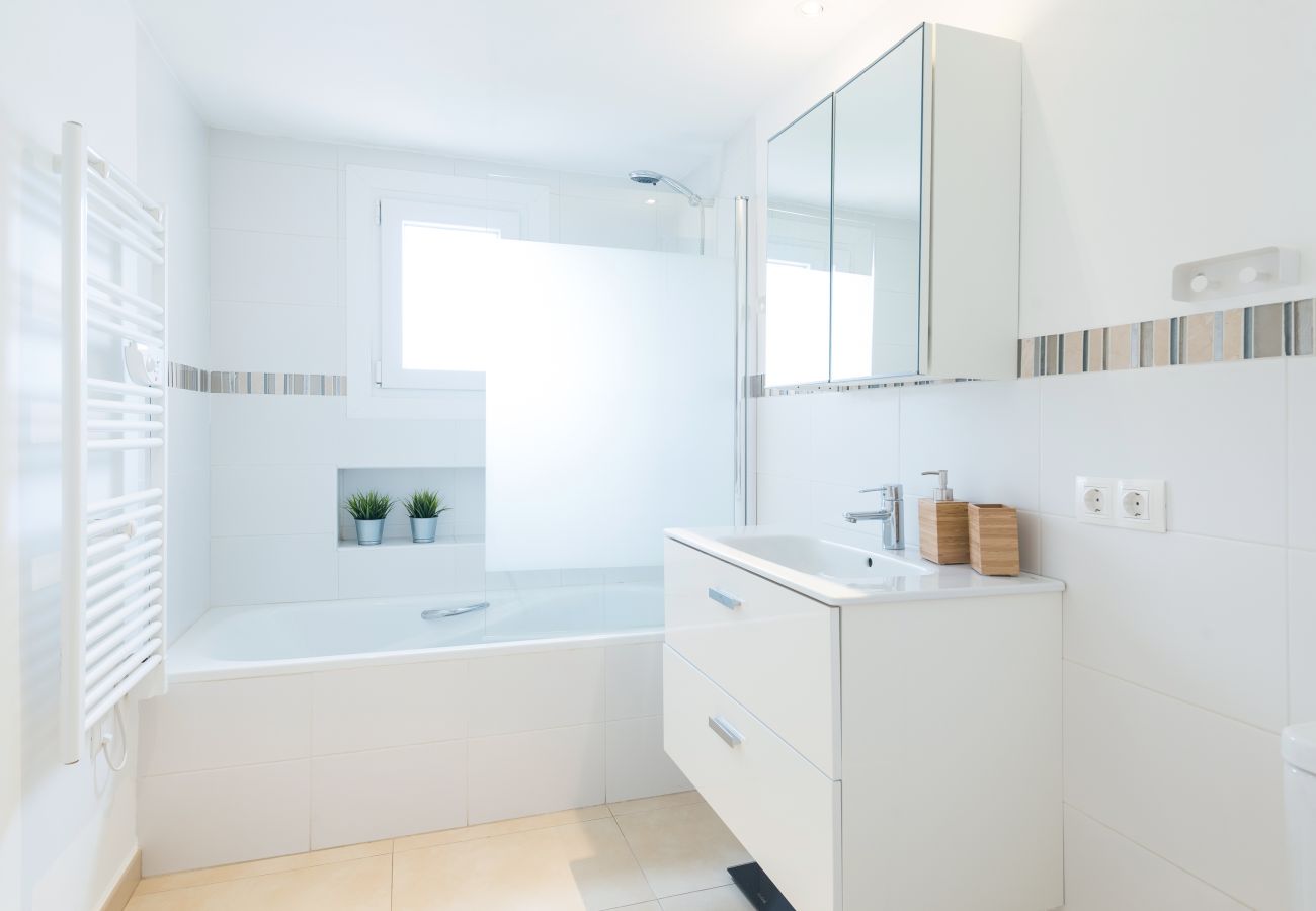 Ferienwohnung in Alcudia - Alcanada Torre Mayor with Sea Views - Long Stay 