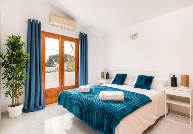 Апартаменты на Cala Blanca - Apartamento tipo duplex con piscina y barbacoa comunitaria. Апартаменты на Cala Blanca - Apartamento tipo duplex con piscina y barbacoa comunitaria.