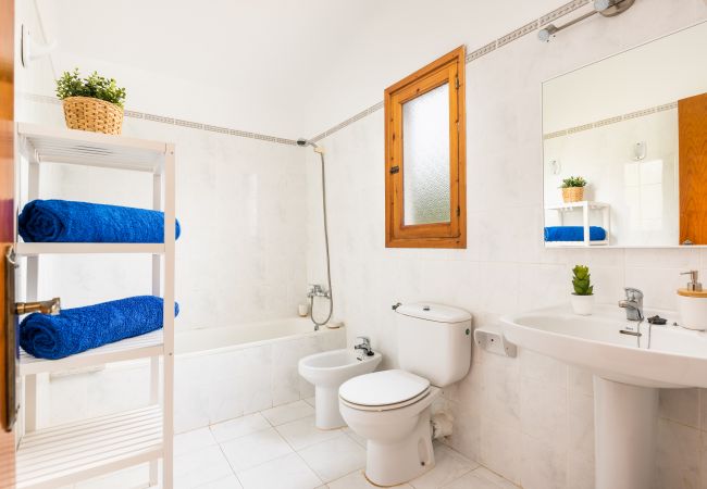 Апартаменты на Cala Blanca - Apartamento tipo duplex con piscina y barbacoa comunitaria. Апартаменты на Cala Blanca - Apartamento tipo duplex con piscina y barbacoa comunitaria.