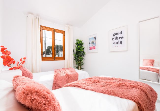 Апартаменты на Cala Blanca - Apartamento tipo duplex con piscina y barbacoa comunitaria. Апартаменты на Cala Blanca - Apartamento tipo duplex con piscina y barbacoa comunitaria.