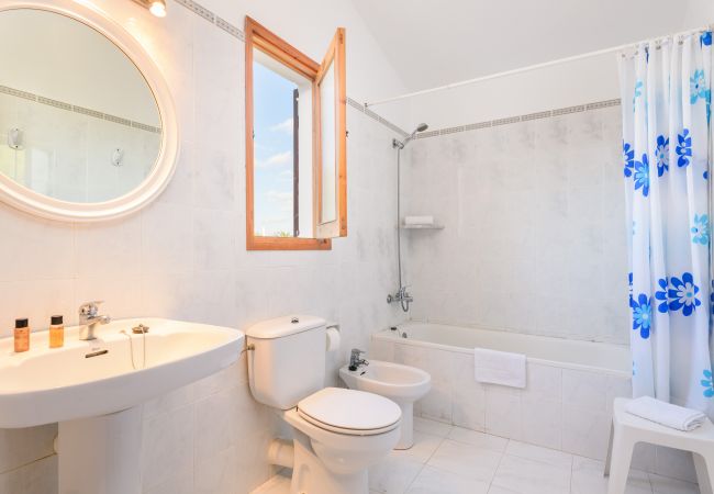 Апартаменты на Cala Blanca - Apartamento con piscina y barbacoa comunitaria, a 5 minutos de la Cala Santandria Апартаменты на Cala Blanca - Apartamento con piscina y barbacoa comunitaria, a 5 minutos de la Cala Santandria