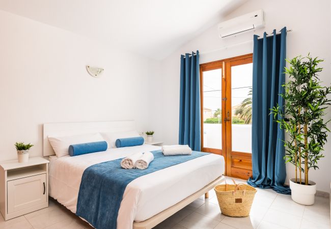 Апартаменты на Cala Blanca - Apartamento con piscina y barbacoa comunitaria, a 5 minutos de la Cala Santandria Апартаменты на Cala Blanca - Apartamento con piscina y barbacoa comunitaria, a 5 minutos de la Cala Santandria
