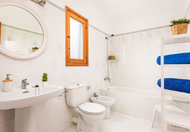 Апартаменты на Cala Blanca - Apartamento con piscina y barbacoa comunitaria, a 5 minutos de la Cala Santandria Апартаменты на Cala Blanca - Apartamento con piscina y barbacoa comunitaria, a 5 minutos de la Cala Santandria