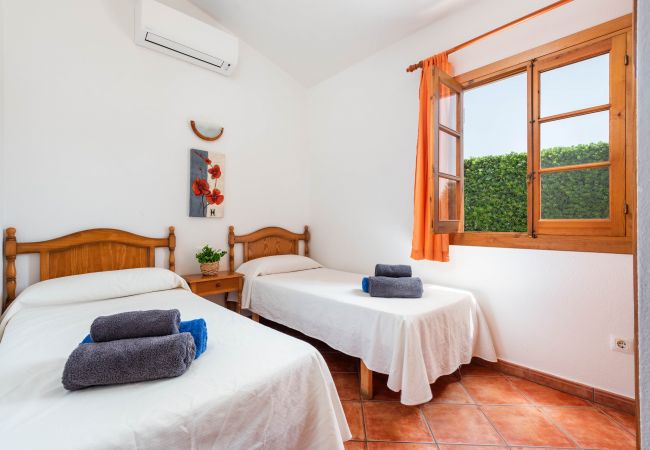 Вилла на Cala Blanca - Villa Perfecta! Piscina privada, Barbacoa, Aire Acon, Wifi !!!! Вилла на Cala Blanca - Villa Perfecta! Piscina privada, Barbacoa, Aire Acon, Wifi !!!!