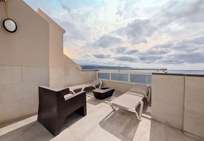  на Las Palmas de Gran Canaria - Awesome beachfront terrace By CanariasGetaway  