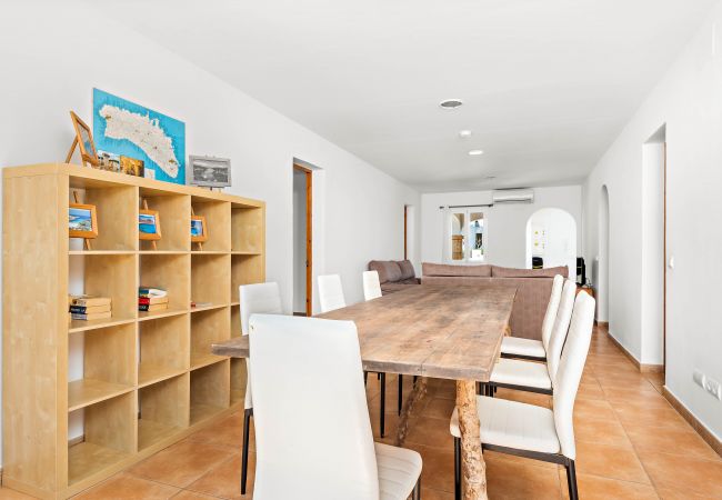 Вилла на Cala Blanca - VILLA BINISARET 1 Вилла на Cala Blanca - VILLA BINISARET 1