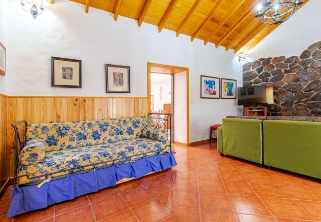 Дом на Moya - Mari House With Jacuzzi and BBQ by CanariasGetaway Дом на Moya - Mari House With Jacuzzi and BBQ by CanariasGetaway