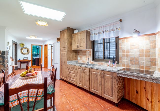 Дом на Moya - Mari House With Jacuzzi and BBQ by CanariasGetaway Дом на Moya - Mari House With Jacuzzi and BBQ by CanariasGetaway