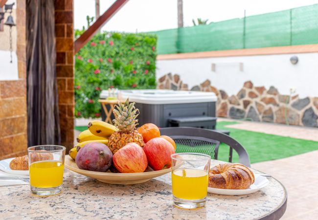 Дом на Moya - Mari House With Jacuzzi and BBQ by CanariasGetaway Дом на Moya - Mari House With Jacuzzi and BBQ by CanariasGetaway