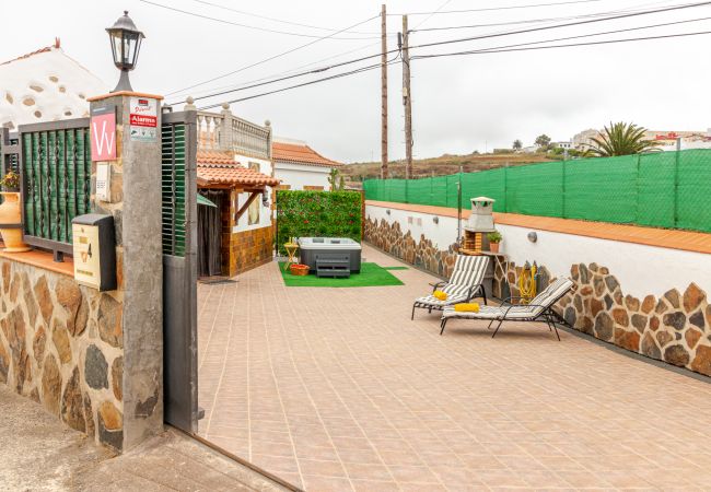 Дом на Moya - Mari House With Jacuzzi and BBQ by CanariasGetaway Дом на Moya - Mari House With Jacuzzi and BBQ by CanariasGetaway