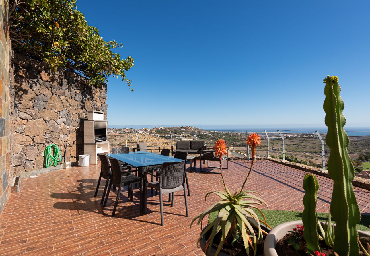 Вилла на San Bartolomé de Tirajana - Espectacular villa con piscina privada, vistas al mar, barbacoa y entorno de relax