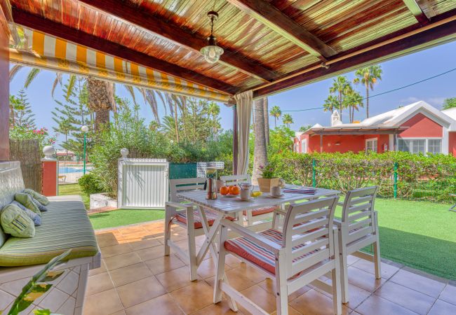 Бунгало на San Bartolomé de Tirajana - Acogedor bungalow con terraza vistas a piscina Бунгало на San Bartolomé de Tirajana - Acogedor bungalow con terraza vistas a piscina