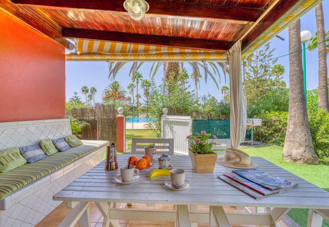 Бунгало на San Bartolomé de Tirajana - Acogedor bungalow con terraza vistas a piscina Бунгало на San Bartolomé de Tirajana - Acogedor bungalow con terraza vistas a piscina