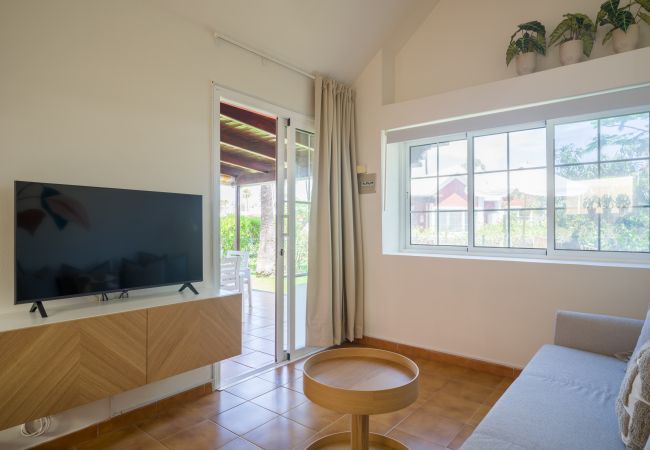 Бунгало на San Bartolomé de Tirajana - Acogedor bungalow con terraza vistas a piscina Бунгало на San Bartolomé de Tirajana - Acogedor bungalow con terraza vistas a piscina
