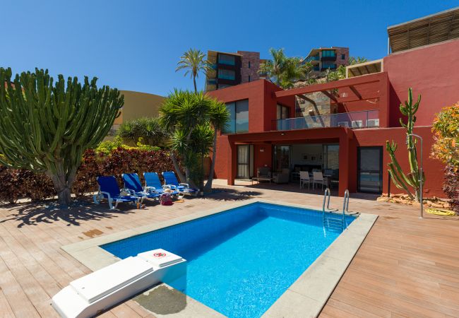  на San Bartolomé de Tirajana - Villa con piscina privada climatizada y vistas al campo de golf