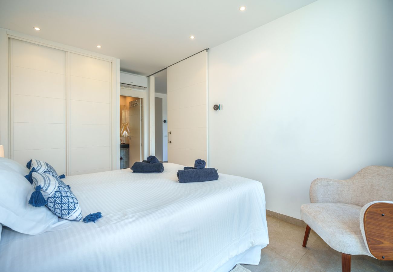 Апартаменты на Cala Sant Vicenç - Mirador Blue Attic I