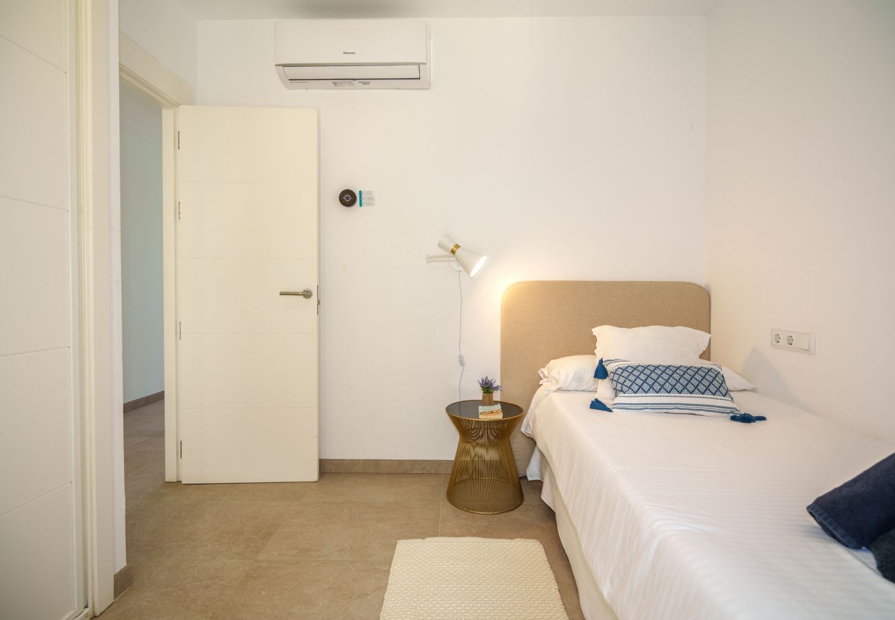 Апартаменты на Cala Sant Vicenç - Mirador Blue Attic I